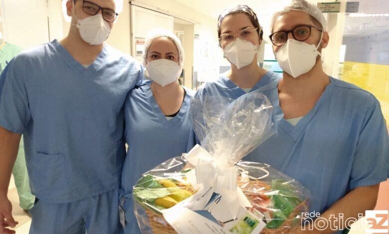 Profissionais da saúde de hospital de Jundiaí ganham presentes no Dia do Médico