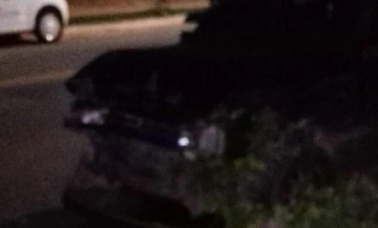 Carro colide em três veículos parados em estrada de Jundiaí