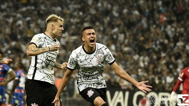 Corinthians marca no fim e vence o Fortaleza pelo Brasileirão
