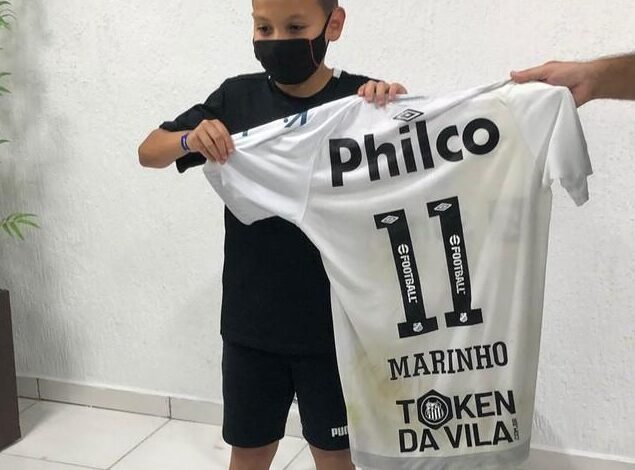 Pequeno torcedor do Santos recebe homenagens após ser humilhado