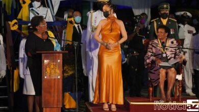 Rihanna é proclamada heroína após Barbados ser declarada república