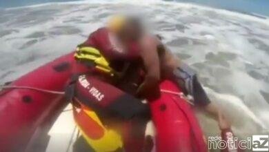 Banhista ignora risco de afogamento