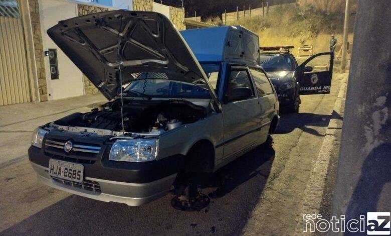 Apoio Tático prende rapaz depenando carro em Jundiaí