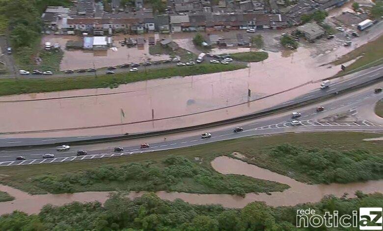Chuva causa alagamento e interdição na Rodovia Anhanguera