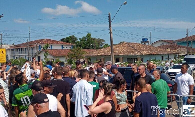 Enquanto a Bahia pede socorro, Bolsonaro curte o descanso em Santa Catarina