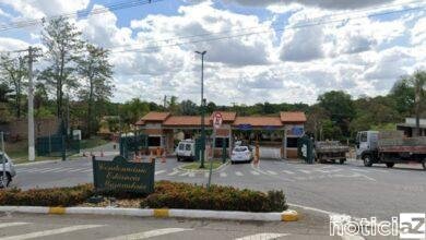 Bandidos invadem condomínio de Vinhedo e executam roubo de armas e joias