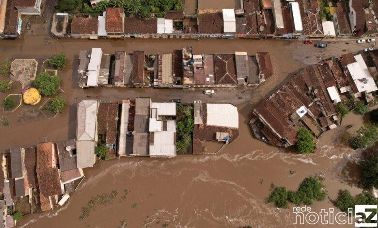 Bolsonaro rejeita ajuda da Argentina nas enchentes da Bahia e gera críticas dos aliados