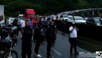 Forte chuva provoca enchente na Anchieta e complica o trânsito