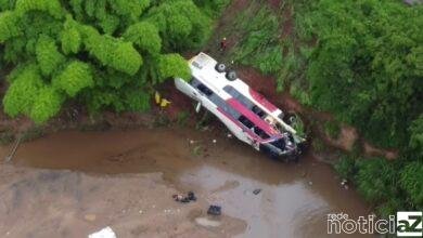 Acidente entre ônibus, carro e caminhão mata cinco pessoas e dezenas de feridos na BR-153