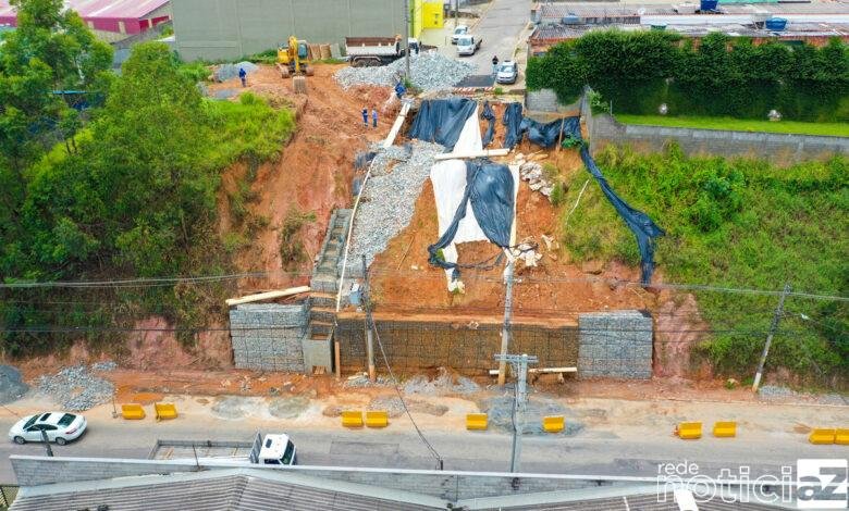 Obra em muro de Cajamar