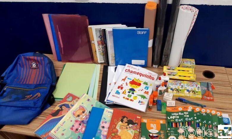 Crianças recebem material escolar doado pela Guarda de Várzea Paulista