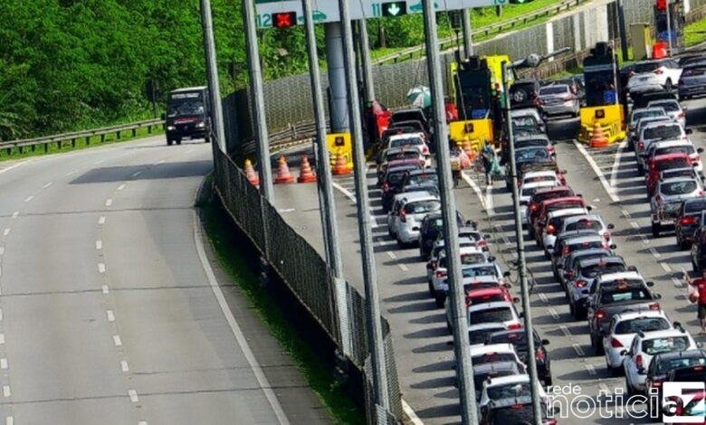 Rodovias da Baixada Santista estão com congestionamentos na volta do feriado