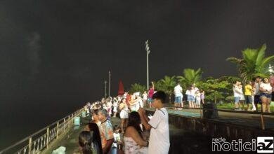 População promove queima de fogos em Santos para receber o Ano Novo