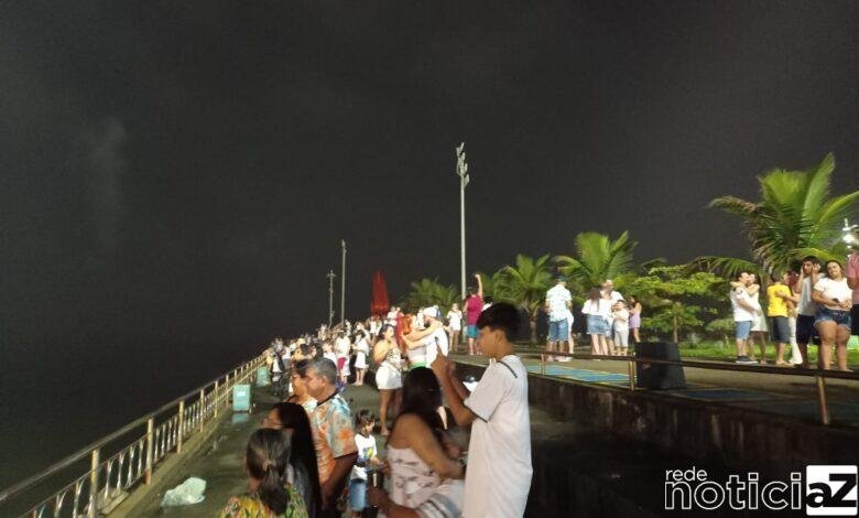 População promove queima de fogos em Santos para receber o Ano Novo