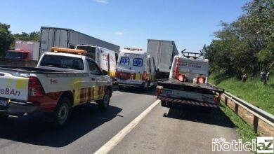 Caminhões batem e interditam parte da Anhanguera em Jundiaí
