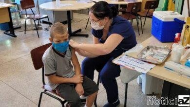 Louveira começa a vacinar crianças contra a Covid-19 nas escolas