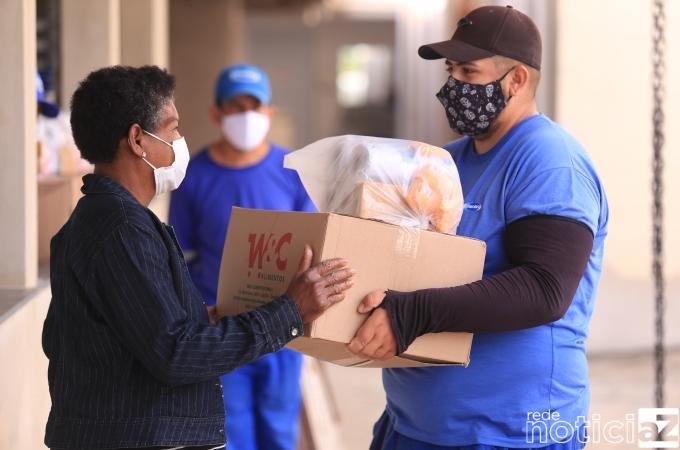 Cestas de alimentos voltam a ser entregues em Louveira