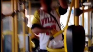 Homem ataca ovos em passageiros dentro de ônibus em Jundiaí