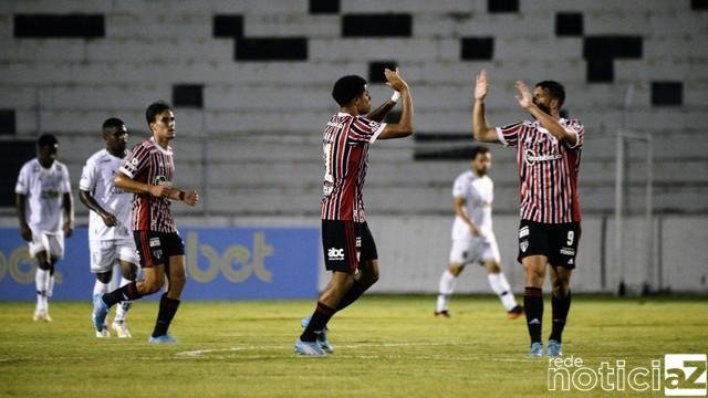 São Paulo vencee Ponte Preta