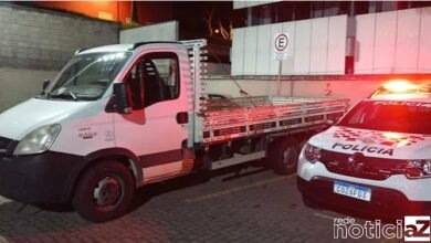 Policiais prendem quatro por envolvimento a roubo de caminhão
