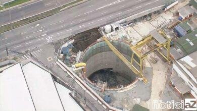 Cratera abre em asfalto da Marginal Tietê durante obra do Metrô