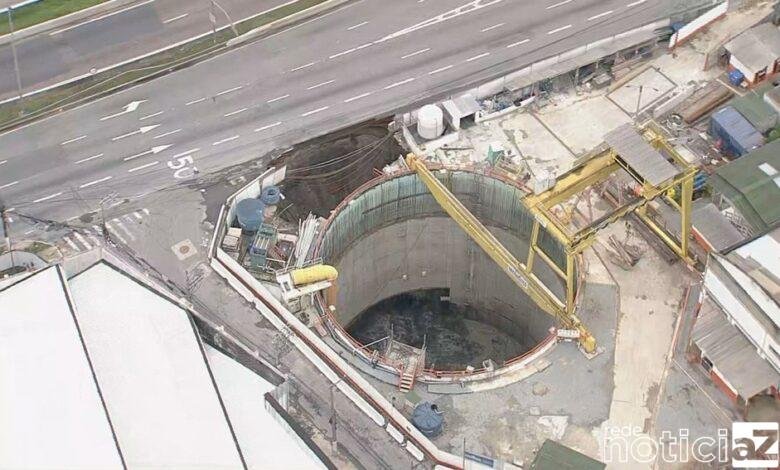 Cratera abre em asfalto da Marginal Tietê durante obra do Metrô