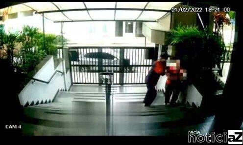 Idosa é esfaqueda dentro de um condomínio durante assalto