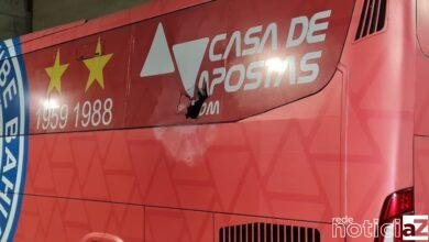 VÍDEO - Ônibus do Bahia é atacado e fere atletas
