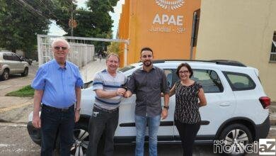 Apae Jundiaí ganha novo veículo de transporte