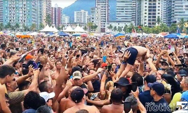 Bolsonaro vem à Santos e causa aglomeração na praia