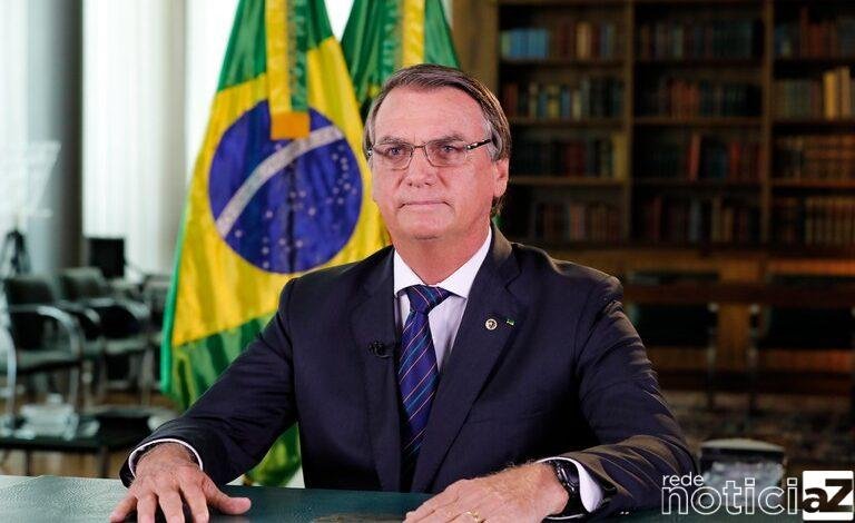 Bolsonaro recebe alta hospitalar após ser internado devido a desconforto no intestino