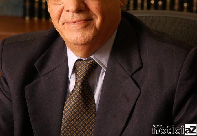 Ex-presidente Fernado Henrique é internado após fraturar o fêmur