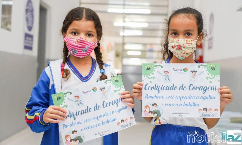 Crianças são vacinadas contra a Covid-19 dentro das escolas de Itupeva