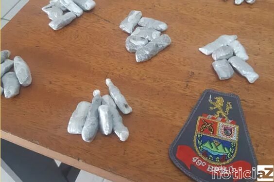 Mulher é presa por tráfico de drogas