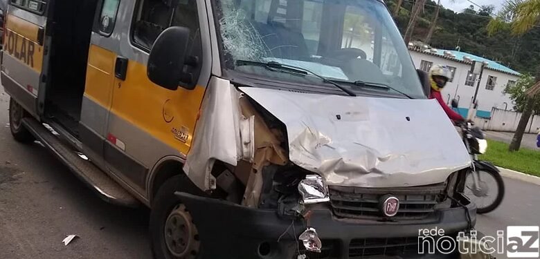 Homem armado causa acidente e é preso por porte ilegal de arma