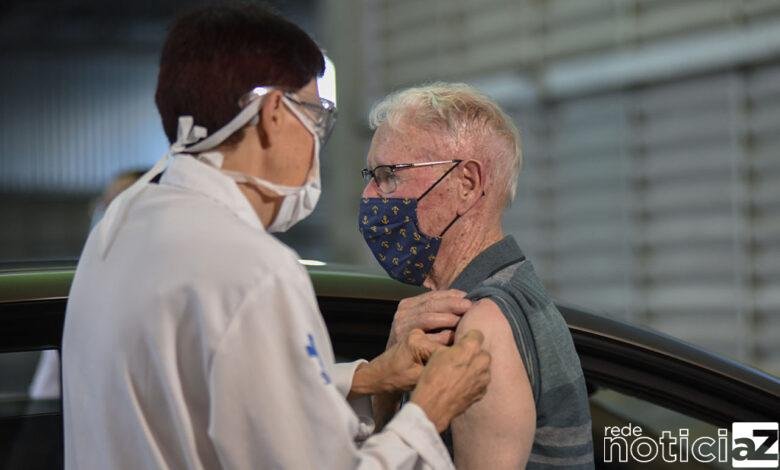 Começa a aplicação da quarta dose da vacina contra a Covid-19 em idosos
