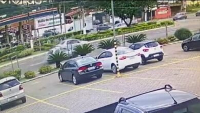 Carro capota na Entrada de Itupeva