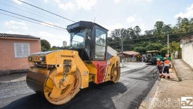 Prefeitura de Jundiaí promove asfaltamento no bairro Colônia