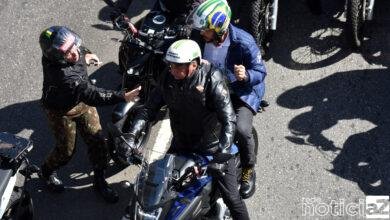 VÍDEO - Bolsonaro participa de motociata em rodovia de São Paulo