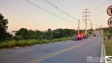 Motorista perde controle e capota carro em córrego de Jundiaí