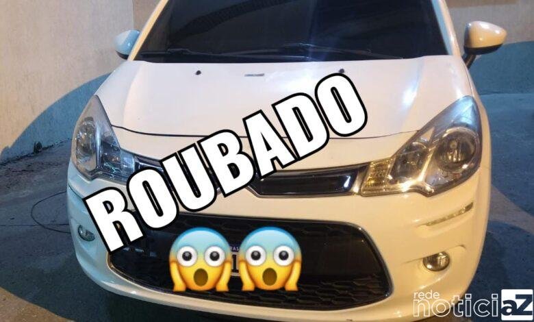 Polícia prende homem que dirigia carro roubado