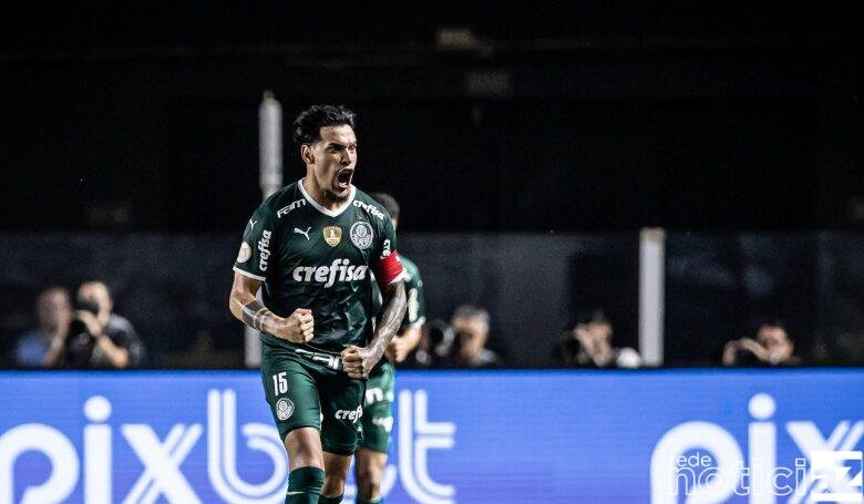 Palmeiras vence o Santos na Vila Belmiro e fica com a liderança provisória do Brasileirão