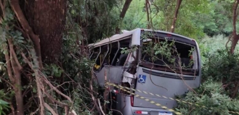 Acidente com ônibus mata sete pessoas e deixa outras 13 feridas no Paraná