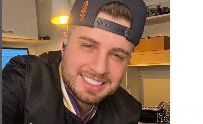 Cantor Conrado encontra-se em estado grave após acidente com ônibus na Régis Bittencourt