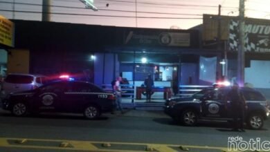 Estabelecimentos sem alvará de funcionamento são fechados em Louveira