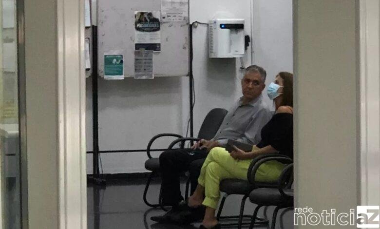 De tornozoleira! Prefeito afastado de Guarujá e esposa cumprem medida da Justiça