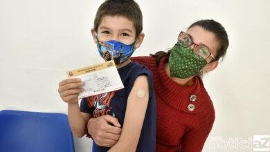 Adolescentes de 12 a 17 anos podem receber a terceira dose da vacina contra a Covid-19