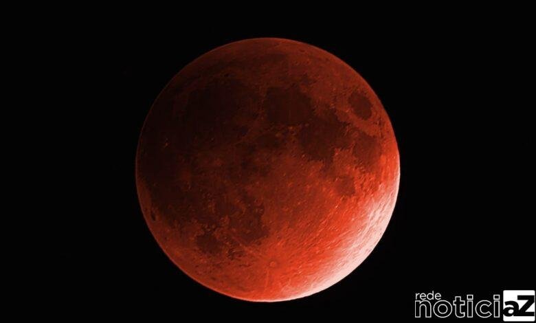 VÍDEO - "Lua de Sangue" faz os brasileiros madrugarem para ver o fenômeno