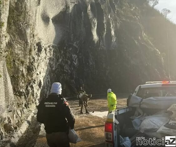 Devido ao frio extremo, Estrada congela e Polícia é chamada