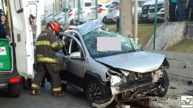 Motorista fica preso nas ferragens após grave acidente em Jundiaí